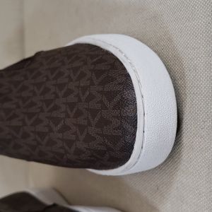 MICHAEL KORS KEATON SIGNITURE WOMENS SLIP ON SNEAKERS BFPM-01-205